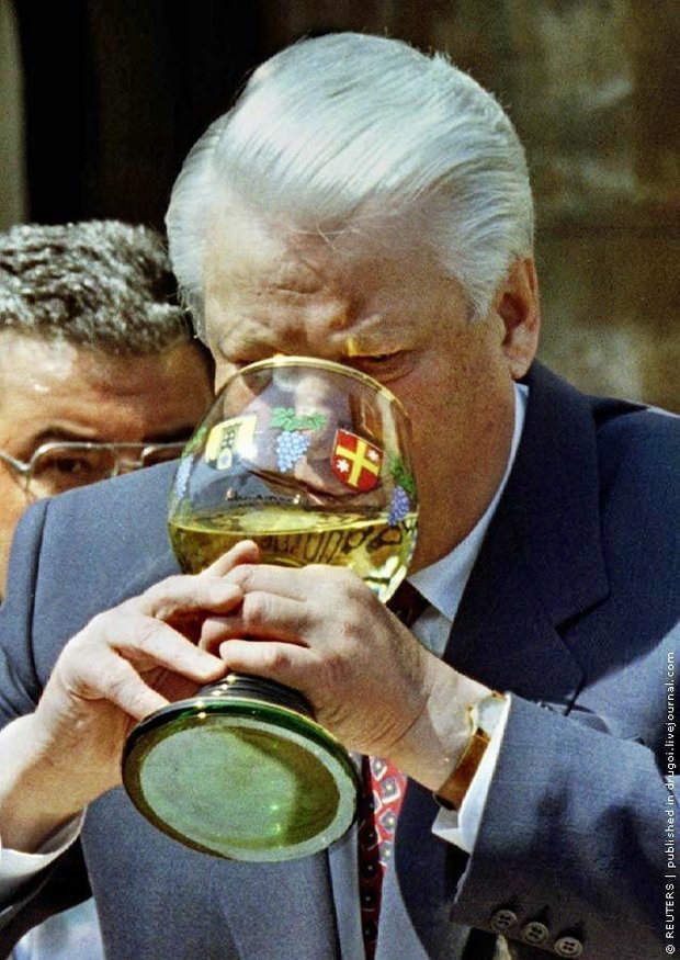 Россия быстро меняется. Стариков уводят в рай, новая молодёжь-80% это обслуга квадратноголовая-для баблоимущих.
Кушать, срать, спать и танцевать-больше им ни чего не нужно.
Ну и чёрт с ними-это навоз-перегной.