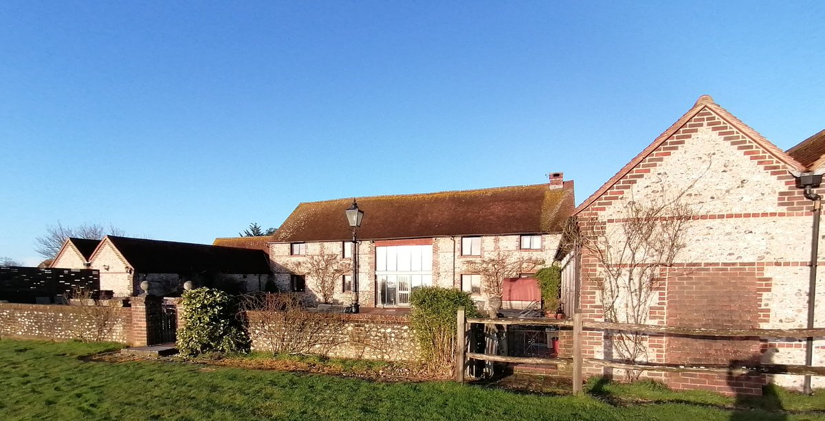 RosalynnAustin's tweet photo. Beautiful day to start a #writing week at #BrooklandsBarn with a fab group of #researchers.
#SUAW #SUAWUoS22 #ClincialAcademic #NurseResearcher https://t.co/Gp0LpEwNfh