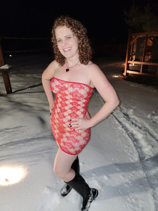 I had a wonderful time at the Valentines party 🥰 on Saturday.  Check out my OnlyFans for more pictures