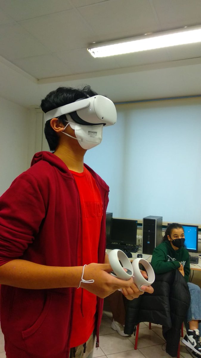 FmdGiovanna's tweet photo. La settimana di #OpenSPACE inizia con l'#ImmersiveLab animato dagli esperti di @fmdigitale presso la #Palestradellinnovazione dell'IC Madre Teresa di Calcutta di Milano.Per tutta la settimana gli studenti delle classi terze esploreranno le potenzialità di questa nuova tecnologia https://t.co/AOOMfSVYnQ