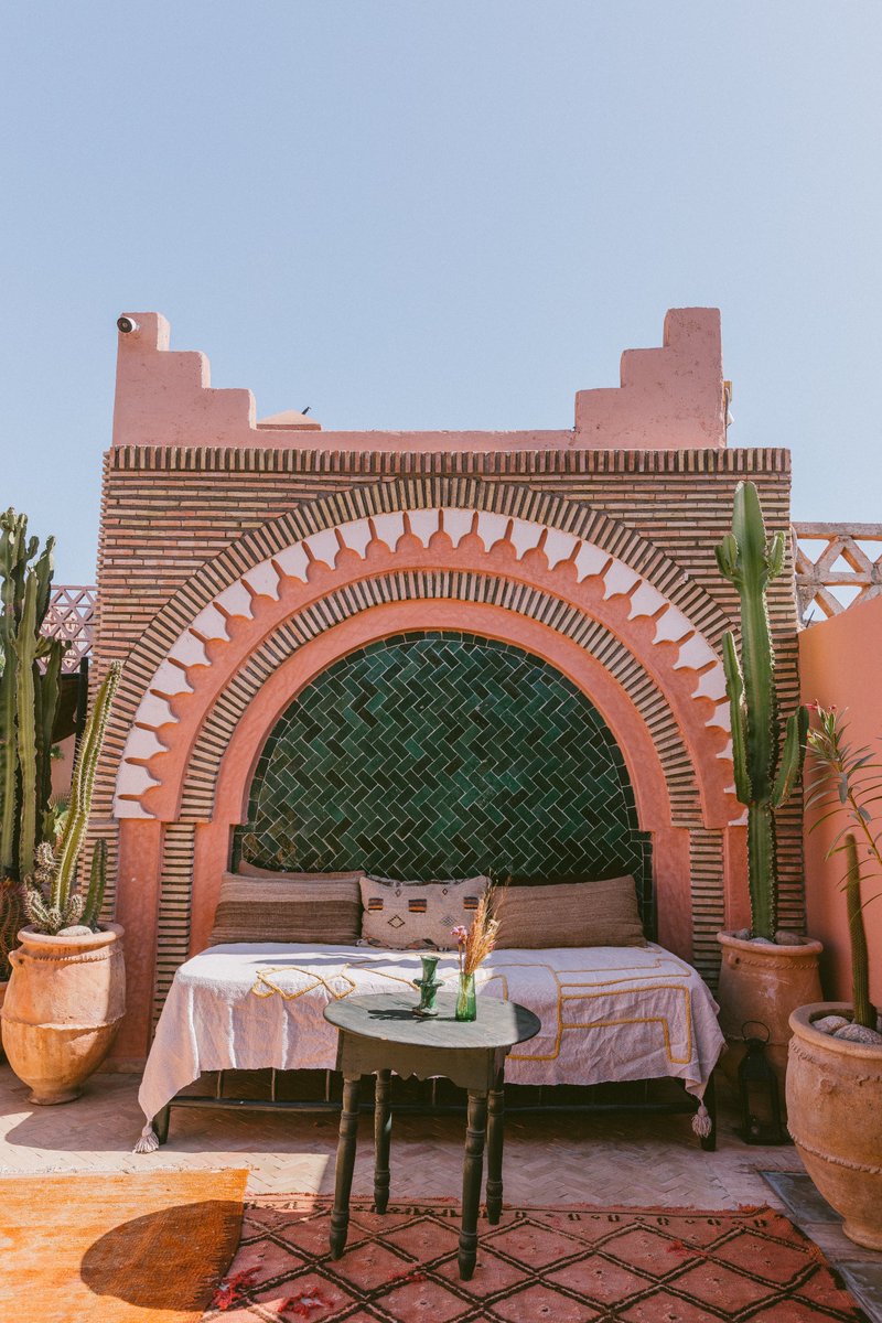 Les frontières du #Maroc sont ouvertes 🙏 Vous prévoyez un saut à #Marrakech prochainement ?  Je vous parle des 10 incontournables à découvrir par ici > shorturl.at/ptGV0 👀