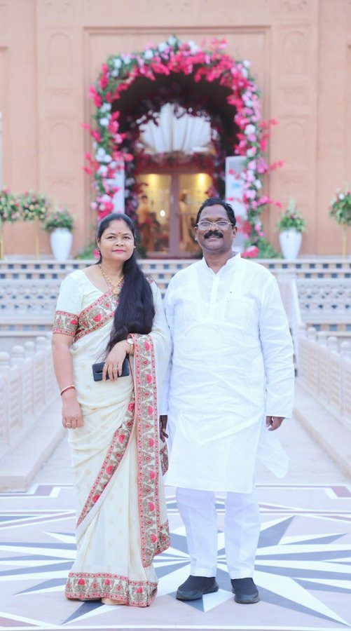 ankushwithrg's tweet photo. छत्तीसगढ़ शासन के माननीय खाद्य एवं संस्कृति मंत्री श्री अमरजीत भगत जी व श्रीमती कौशल्या अमरजीत भगत जी को वैवाहिक वर्षगांठ पर अनंत मंगलकामनाएँ......💐💐
@amarjeetcg @adityabhagatcg
 https://t.co/7rbHvPfnnZ