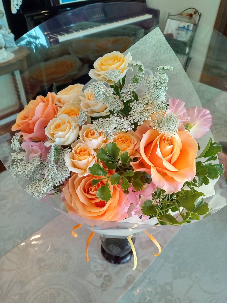 shchmedo4's tweet photo. 花キューピット @i8791 さんのキャンペーンでお花をいただきました！
当日配送ですぐ届いてびっくりです！ありがとうございます！
こんなきれいな花束がもらえて良い日になりました！
ありがとうございます
#当選報告 https://t.co/l4JX3Kka27