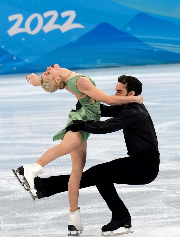 #PatinajeArtístico: La pareja española de danza compuesta por <a href="/AdrianDiazBron/">Adrian Diaz Bronchud</a> y <a href="/OSmartPodium/">Olivia Smart</a> ha conseguido un histórico 8º puesto en #Beijing2022, diploma olímpico ¡Enhorabuena! Foto del COE
