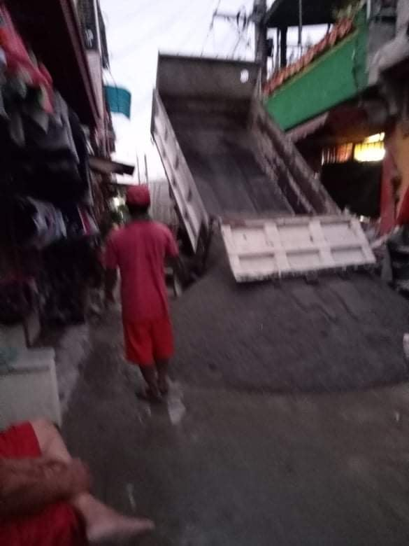 SyanVil's tweet photo. My family worked so hard to save up some money so that we can afford the renovation fees of our house but unfortunately, it is still not enough to cover all the expenses. So I decided to buy some construction materials using my salary from playing axie and some sort of income - https://t.co/ndaeINQXkU