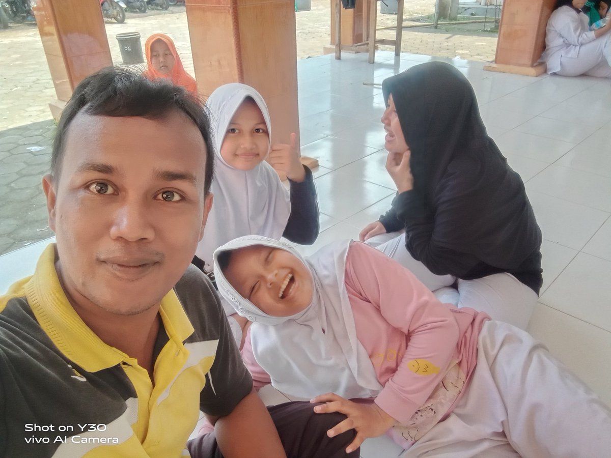 RosoWowo's tweet photo. Bareng anak2 karate Al bayan
#Wiradesa pekalongan https://t.co/iwZyKoKUU5