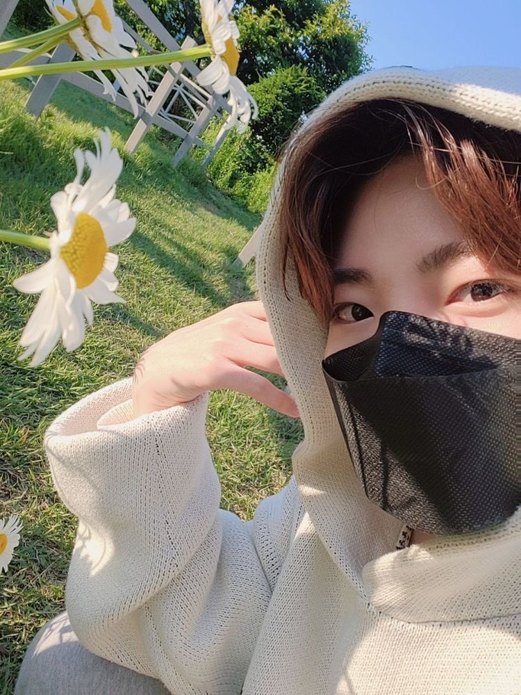 JKJSFEEDS's tweet photo. valentine’s 💐 https://t.co/3ChNS6V3wU