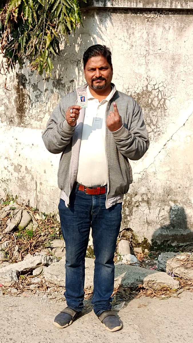 Mahendra160's tweet photo. अंगुली पर लगी स्याही
सिर्फ निशान नहीं,
आपकी शान है...... देश की पहचान है, लोकतंत्र की जान है....
और 
आपके अधिकार का सम्मान है।।
अपने मतदान के अधिकार पर गर्व कीजिए।
वोट दीजिए।। https://t.co/ZYKxrPr7Id