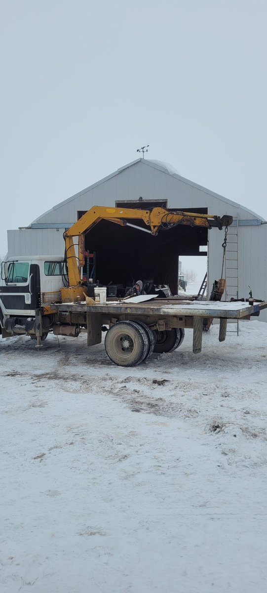 It’s been a cold winter in Saskatchewan to not have doors on the shop @ColinCh19699127, hopefully @fmcagcanada can help you out to finish this project! #FMCletstalkshop