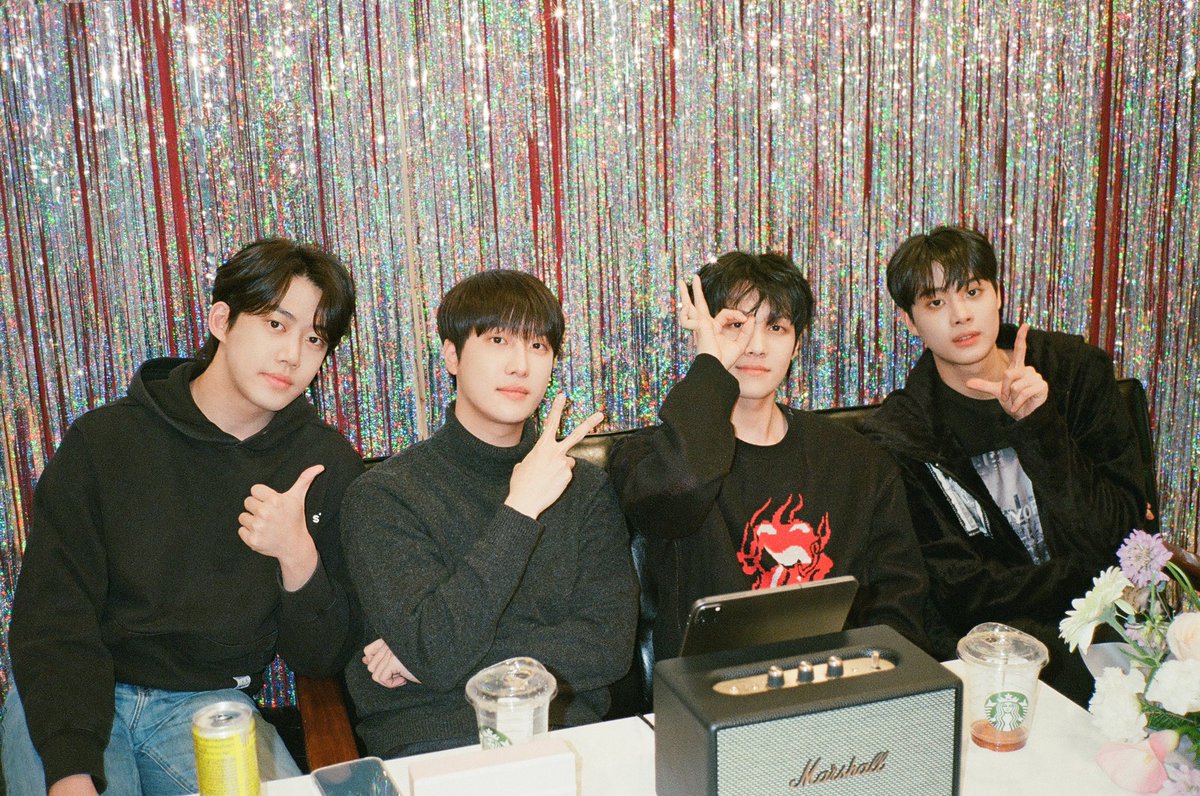 [#아이즈] Happy Valentine🍫❤️

#IZ_film 🎞

#IZ #BANDIZ #밴드아이즈 #지후 #JIHOO #우수 #WOOSU #현준 #HYUNJUN #준영 #JUNYOUNG