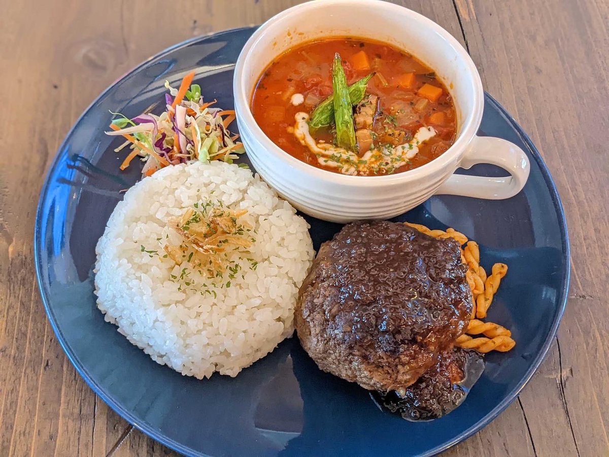 MEATMEATMEET2's tweet photo. 今週の週替わりランチは

サワークリーム&amp;バッファローチキンバーガー　1100円

ミネストローネ&amp;ハンバーグ　1100円

です。

お待ちしております🍔

#神田 #秋葉原 #ランチ #ハンバーガー ＃ハンバーグ #ステーキ #ブリトー #キューバサンド https://t.co/9fYVKVIvhM
