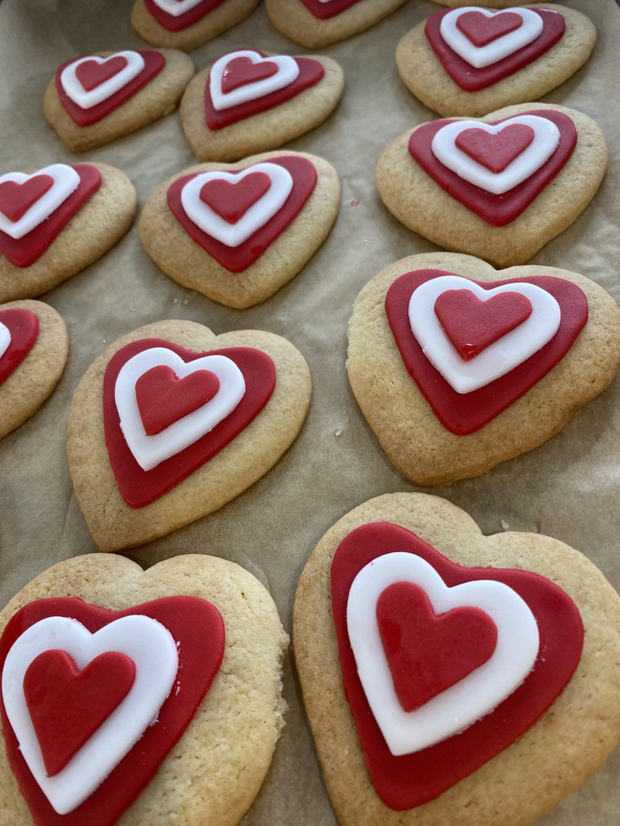ahsbrisbane's tweet photo. Our talented Food Services team also spoiled students and staff with the most delightful, freshly bake Valentine's Day themed cookies in Cafe 547 today! https://t.co/4ykUXf73UT
