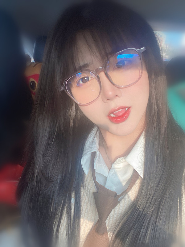 rose3000Q's tweet photo. 情人節快樂🥰 https://t.co/6oB2BoaUBT