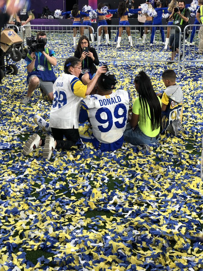 whosehouseLA's tweet photo. This is forever. 💙💛 https://t.co/6NoQDQ3Zxr
