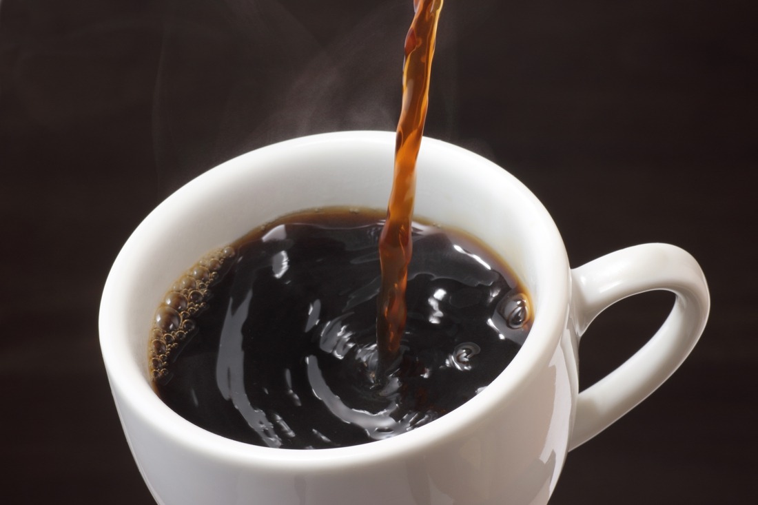 Coffee is hottest. Горячий кофе. Чёрный кофе напиток. Текучая чашка. Shutterstock кофе.