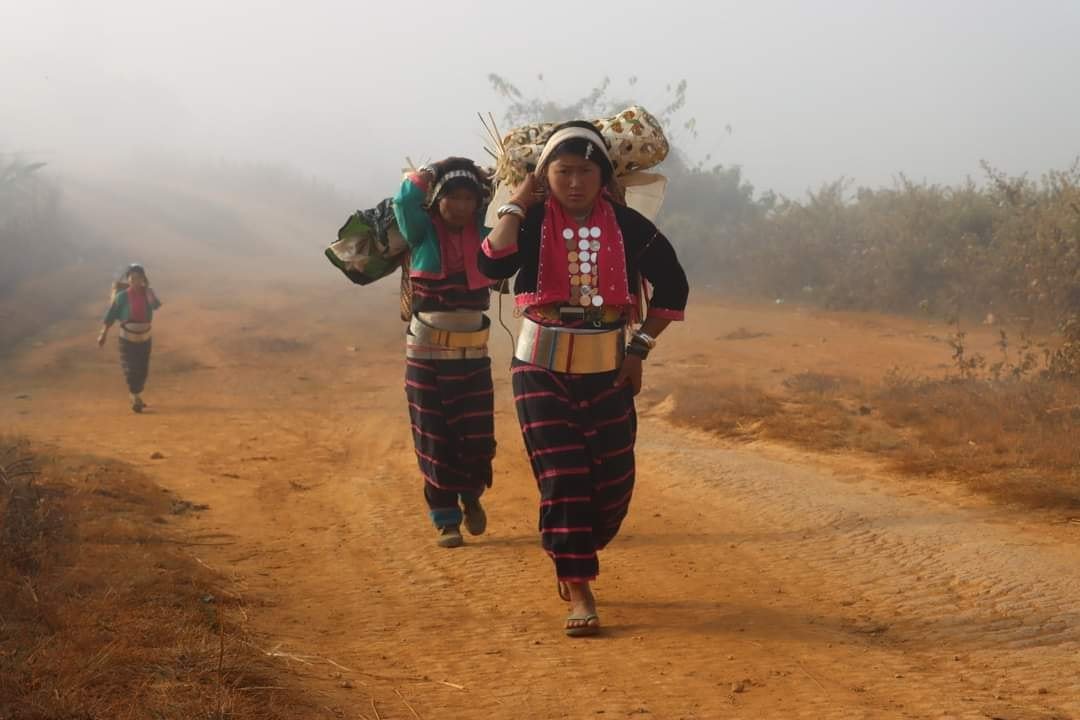 Due to the intensified clashes between SAC and 3 Alliance EAOs on Feb 13 night near Panthapyay-Lonetaut villages,#Mongyaw,Lashio Tsp, N.Shan State—Almost all the villagers from Panthapyay &amp; Lonetaut villages were Forced to flee on Feb 14 morning.
#2022Feb14Coup 
#HelpMyanmarIDPs