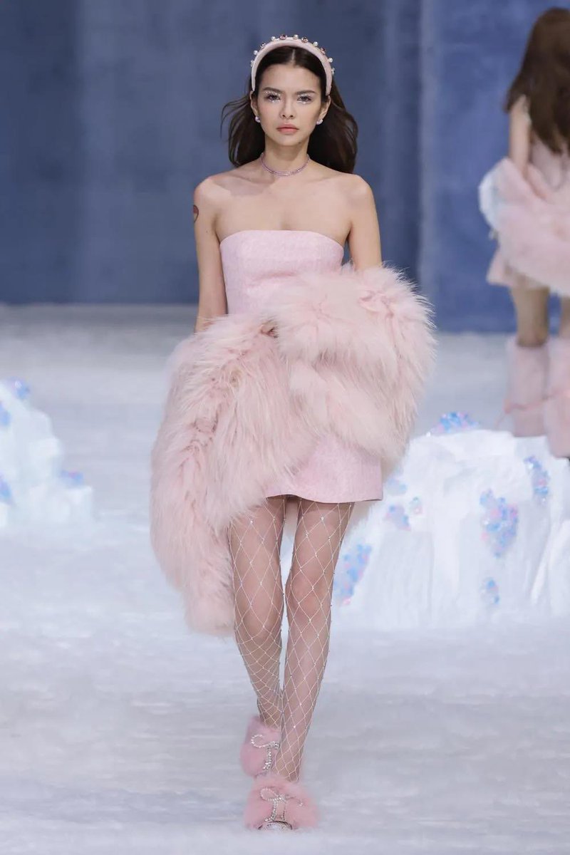 Shanghai Fashion Week tweet media