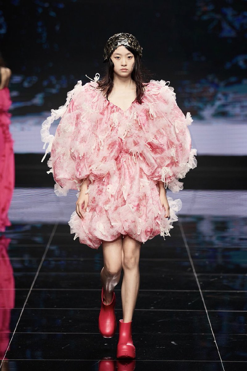 Shanghai Fashion Week tweet media