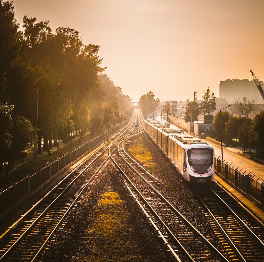 Canım İzbanım Halkapınar'dan geçerken raylarıma gül attı 🥰 #14Şubat
<a href="/uzunyolunkisasi/">İZBAN</a>