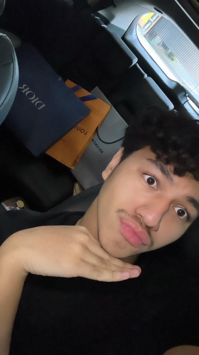 memutuskan untuk jalan2 sendiri di hari valentine😗💅🏼