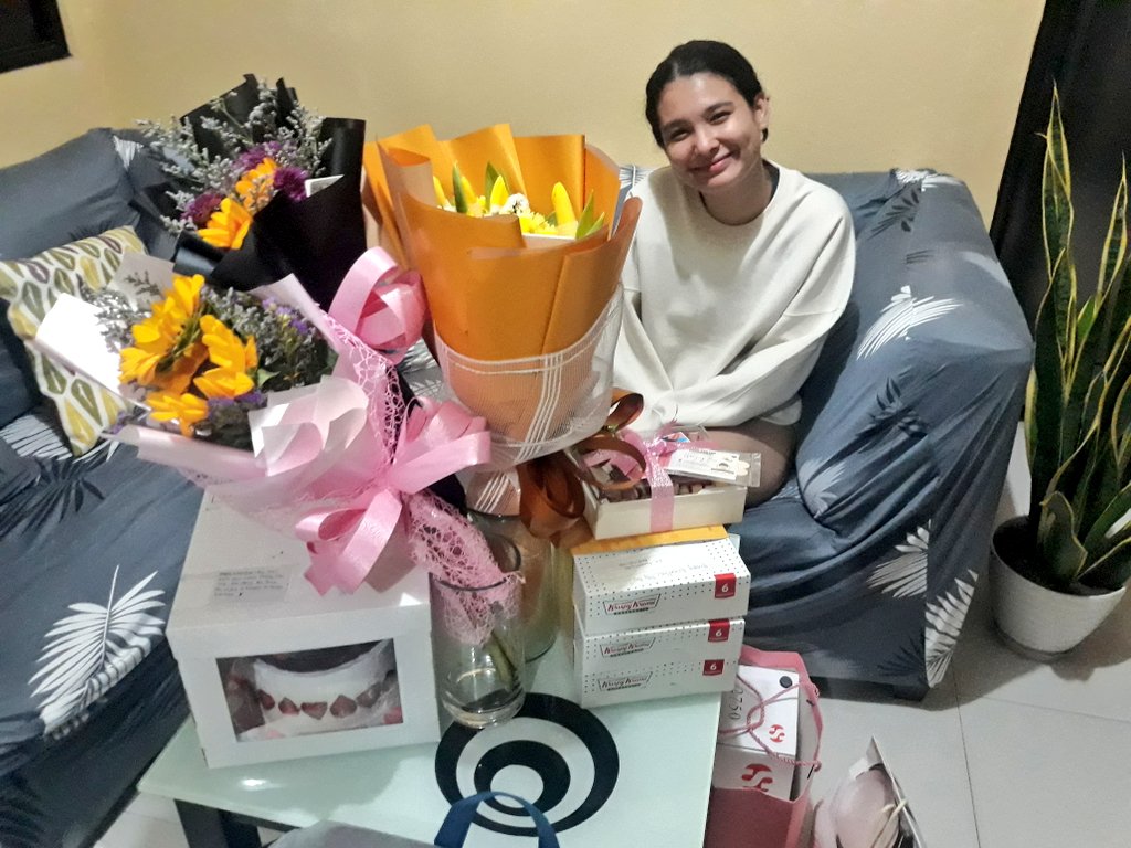 Here's the better version of yesternight's photo, fam! Our sunshine is such a cutie. Tired and just got home from work but still managed to entertain and appreciate all our gifts. We stan a very sweet and thoughtful woman. 

#AnjiSalvacion || <a href="/anjisalvacion/">anji</a>