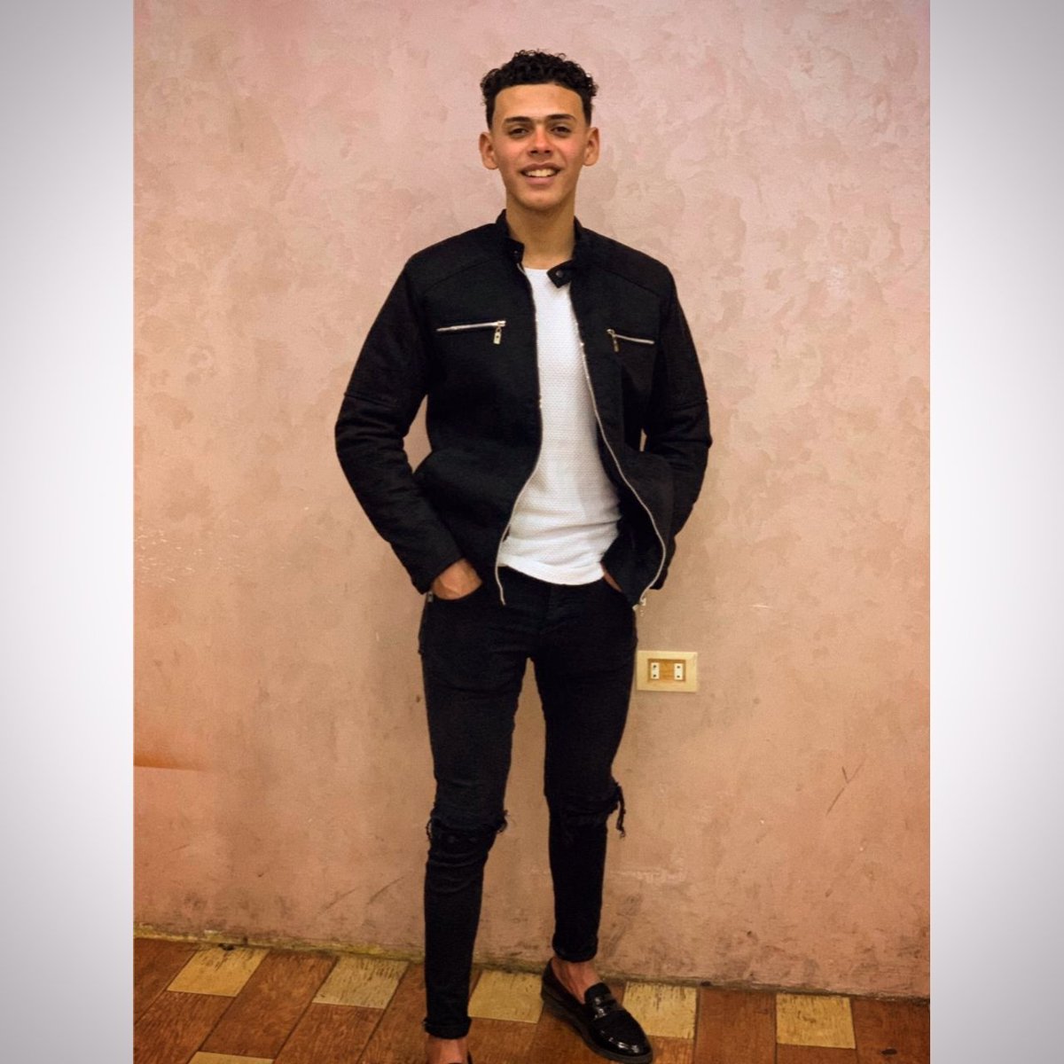 *بمناسبة عيد الأم* 
كل سنه وانتى عيدى ي فقيدة قلبي وفقيدة حياتى 💔
عيدك ف الجنه ي نور عيني 😭
وحشتيني والله 💔 
ربنا يرحمك ي كبدى 🥺💔