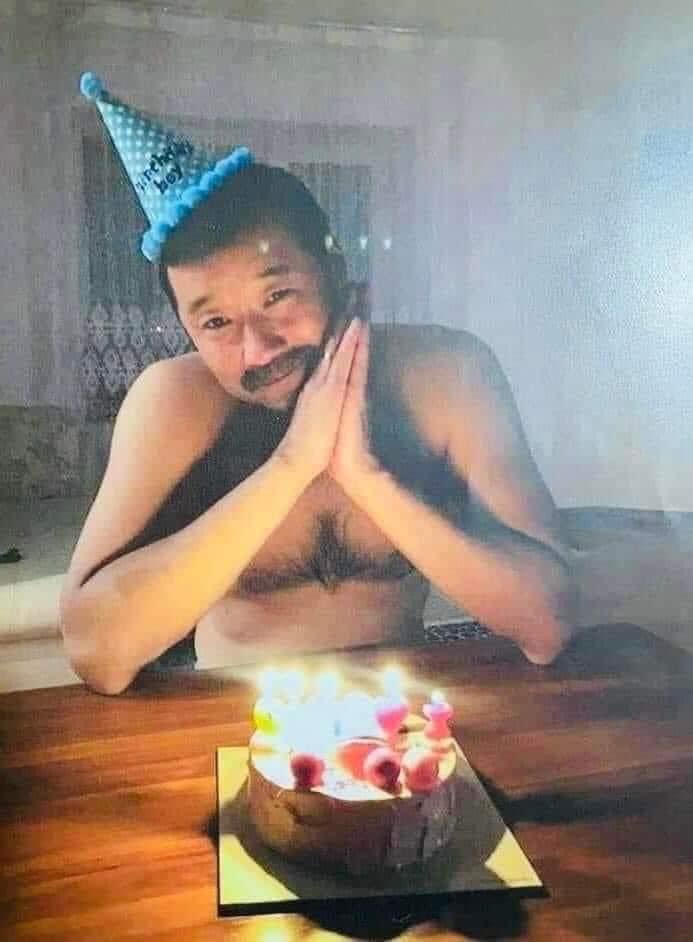 үс мүс романчиг юм бэ.. Баярын мэндээ ❤️