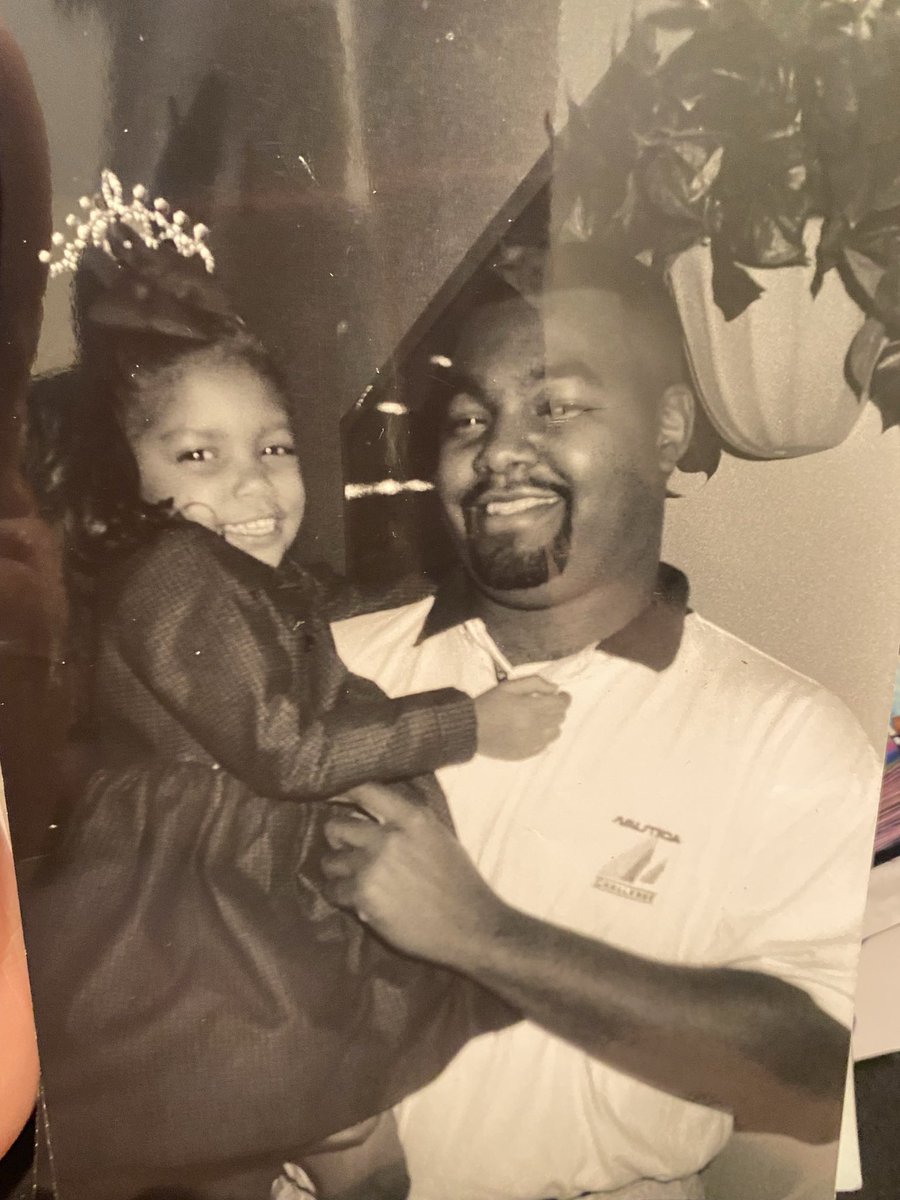 lovelyLexx_925's tweet photo. Happy Valentineโs Day to my first love, my Dad โค๏ธ the reason I love it today. Life really ainโt the same without you ๐ฅบ๐๐ฝ #LLHB https://t.co/qpoKblsf4p