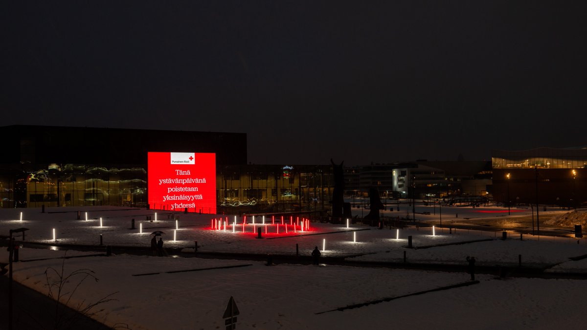 Yli puolet meistä on kokenut yksinäisyyttä. Jokainen meistä voi poistaa yksinäisyyttä ympäriltään.

Ystävänpäivänä kaikki valot eivät hehku lämpimän punaisina, jotta näkisimme heidät, jotka ovat tänäänkin yksin. 

Nähdään – toisemme.

#Ystävänpäivä on #Yksinäisyydenpoistopäivä