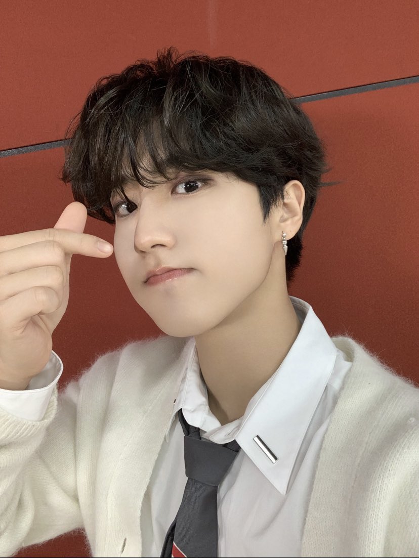 happy valentine’s day from jisung