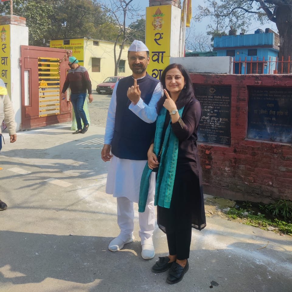 SamitTikkoo's tweet photo. आप सभी से निवेदन है कि लोकतंत्र के इस महापर्व में उत्साह एवं उमंग के साथ भाग लेते हुए अपने उज्जवल भविष्य के लिए अवश्य अपने मत का प्रयोग करेंएवं एक बेहतर उन्नत हल्द्वानी एवं उत्कृष्ट हल्द्वानी की नींव रखें। ✌ https://t.co/nrlnZIgW9x