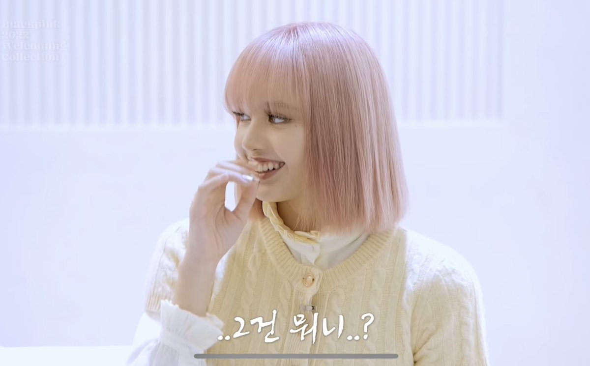iamkoyjung's tweet photo. JenChuChaeng : ลิซ่าย่าวันนี้จะไปเดทกับใคร? เลือกมาสักคน..😒😒😒
LISA : 😨(เอาละไง..งานเข้า) 

😂🤣 #BLACKPINK https://t.co/2I8POtHwkx