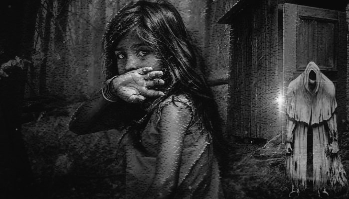 __Artio__'s tweet photo. Apagó la luz cuando salió de la habitación de los niños y se quedó clavada en la oscuridad, presentía una presencia e incluso creyó oír sus largos ropajes.
-Que venga marimanta y se lleve a los que no duerman.
Y había venido, a por ella que estaba despierta.
#RetoMarimanta https://t.co/NYhsWpp03K