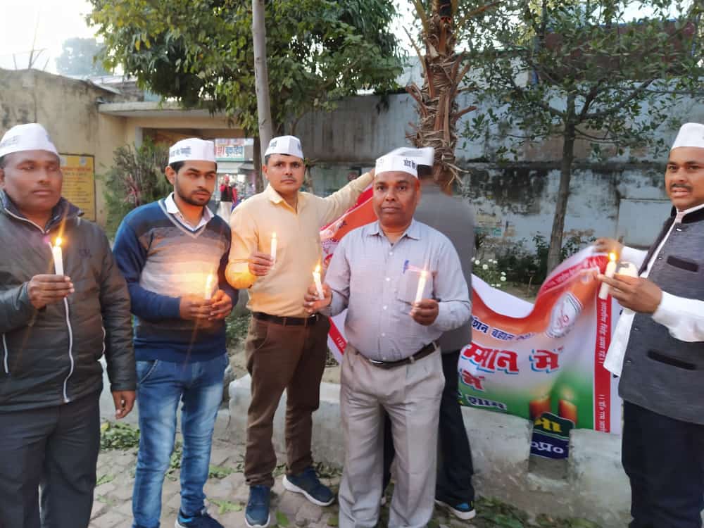 #पुलवामा_अटैक
ये कौन सा अर्थशास्त्र है जो सांसद व विधायकों को मिल रही 4-4 OPS को वाजिब ठहराता है जबकि पैरामिलिट्री की एक OPS उसे बोझ लगती है!
#OPSforParamilitary
<a href="/PMOIndia/">PMO India</a> <a href="/rashtrapatibhvn/">President of India</a> <a href="/cmohry/">CMO Haryana</a> <a href="/vijaykbandhu/">Vijay Kumar Bandhu</a> <a href="/VSDhariwal/">Vijender Singh Dhariwal { PBSS }</a> <a href="/ParmodEstkan/">𝔻𝕣. ℙ𝕒𝕣𝕞𝕠𝕕 𝔼𝕤𝕥𝕜𝕒𝕟</a> <a href="/ndtv/">NDTV</a> <a href="/pt_shiv/">Dr. Shiv Kumar Shastri I.T. Cell Chief PBSS</a> <a href="/VSDhariwal/">Vijender Singh Dhariwal { PBSS }</a>