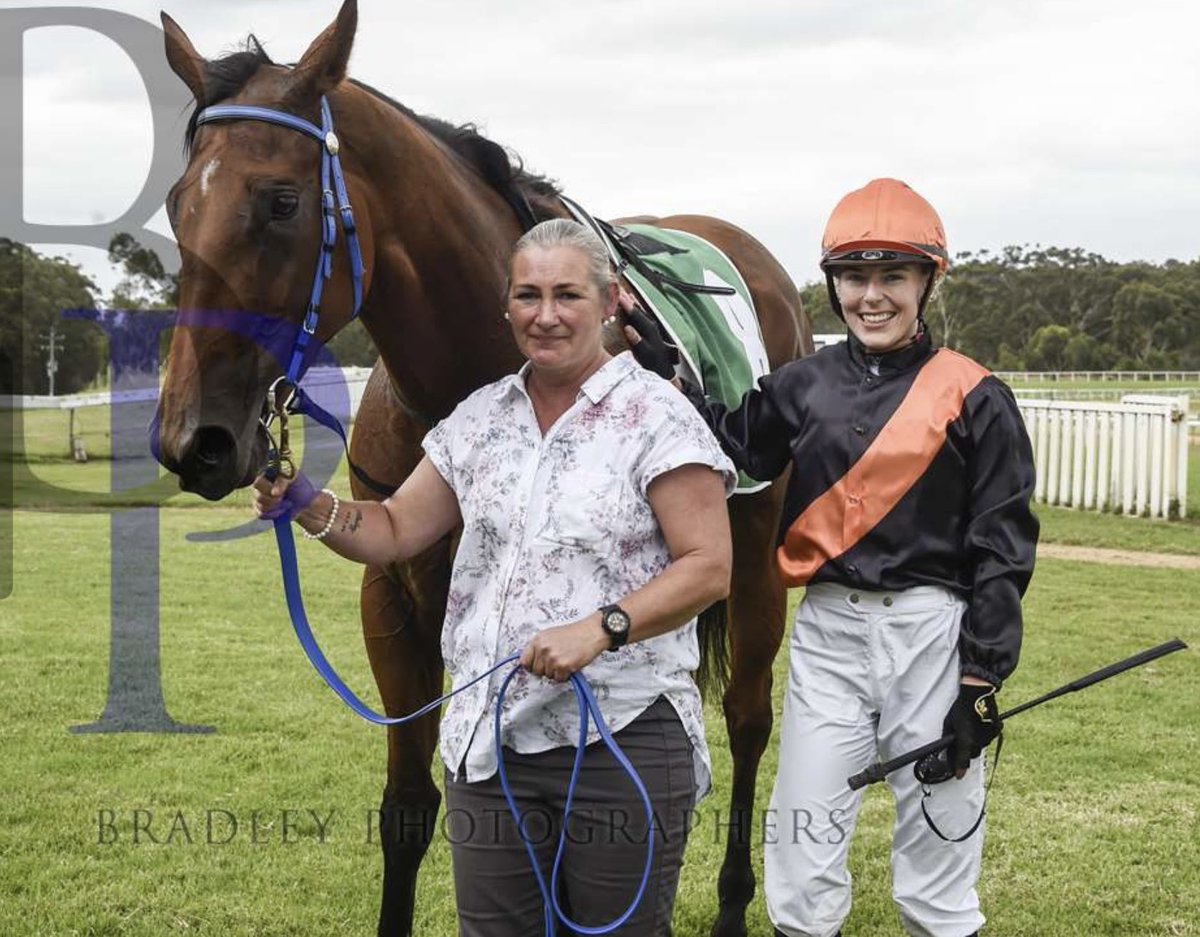 Such a privilege to ride Irish Bride to victory, giving Cindy Pearson her first win as a trainer 💪🏼💗 <a href="/Bradley_Photos/">Bradley Photos</a>