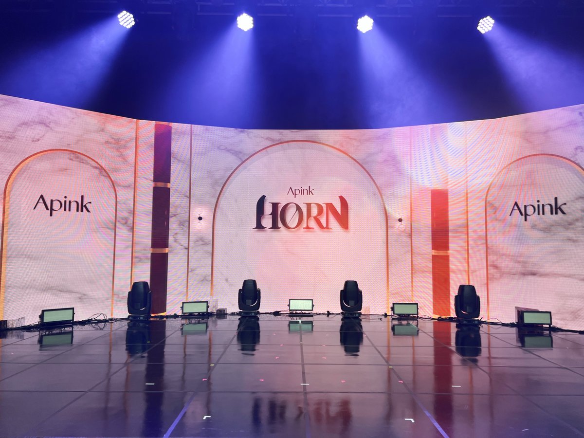 Apink_2011's tweet image. [#에이핑크]
#Apink Special Album [HORN] Showcase😈✨
깜짝 스포일러 사진 도착!

잠시 후 오후 6시 #HORN 음원 발매와
#Dilemma 뮤직비디오 공개!
8시 컴백 쇼케이스까지💕
세상에서 가장 달콤한 선물이 될 오늘!
기대해주세요☺️

🎶 [HORN] Showcase😈 8PM
▶ youtu.be/qQ7Zc2cYJpc

#Apink