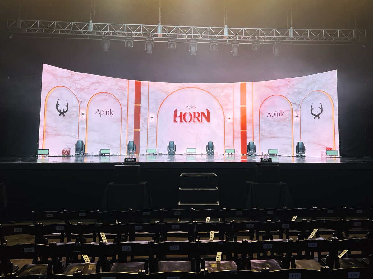 Apink_2011's tweet image. [#에이핑크]
#Apink Special Album [HORN] Showcase😈✨
깜짝 스포일러 사진 도착!

잠시 후 오후 6시 #HORN 음원 발매와
#Dilemma 뮤직비디오 공개!
8시 컴백 쇼케이스까지💕
세상에서 가장 달콤한 선물이 될 오늘!
기대해주세요☺️

🎶 [HORN] Showcase😈 8PM
▶ youtu.be/qQ7Zc2cYJpc

#Apink