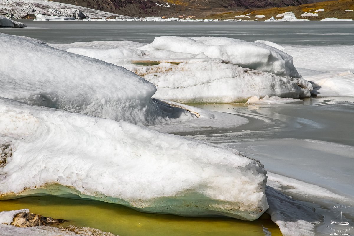 blas789's tweet photo. #Sneeuw en #ijs #vormen #structuren #reflecties bij de #Svínafellsjökull (Zwijnengletsjer) bij #Skaftafell in zuidelijk #IJsland.
HR 5134 x 3423 Pixels
Decoratie voor kantoor of woonkamer?
Herbewerkte serie; een foto per dag.
#Fotografie #Travel https://t.co/P54vA9vnzb
