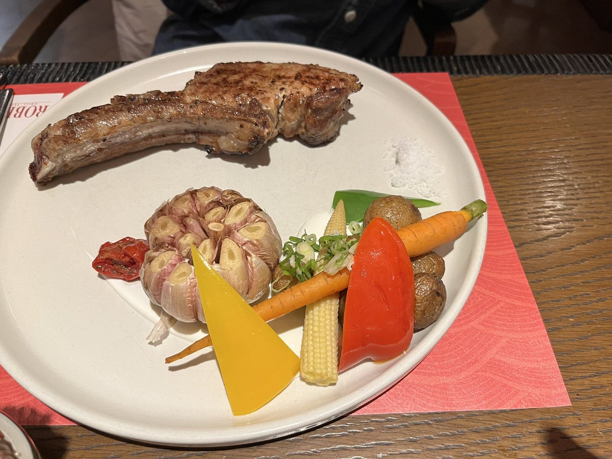 Mastertpe1125's tweet photo. 我們主犬的第一個情人節
我的柴特
@trevor_pup 

跟在主子身邊
就有好肉肉吃歐🤣🤣

#主犬情侶 #有很多故事
#情人節快樂 #沒有賣墨鏡 https://t.co/fAunfTgz3z