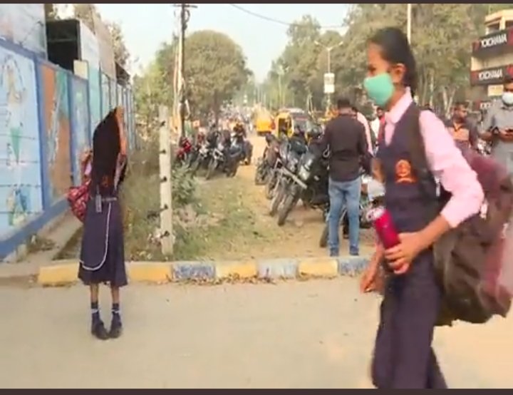 vinaysreeni's tweet photo. In several places of Karnataka , muslim girls and were made to stand on the road and remove their hijab. This is an assault on their dignity. This has happened post the interim order. https://t.co/lYmmQKC6no