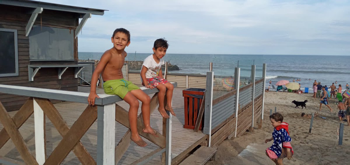 AriasRegalini's tweet photo. Gor y niños, creo que Valentina, when they were on holiday! https://t.co/yqBwlk5BMC