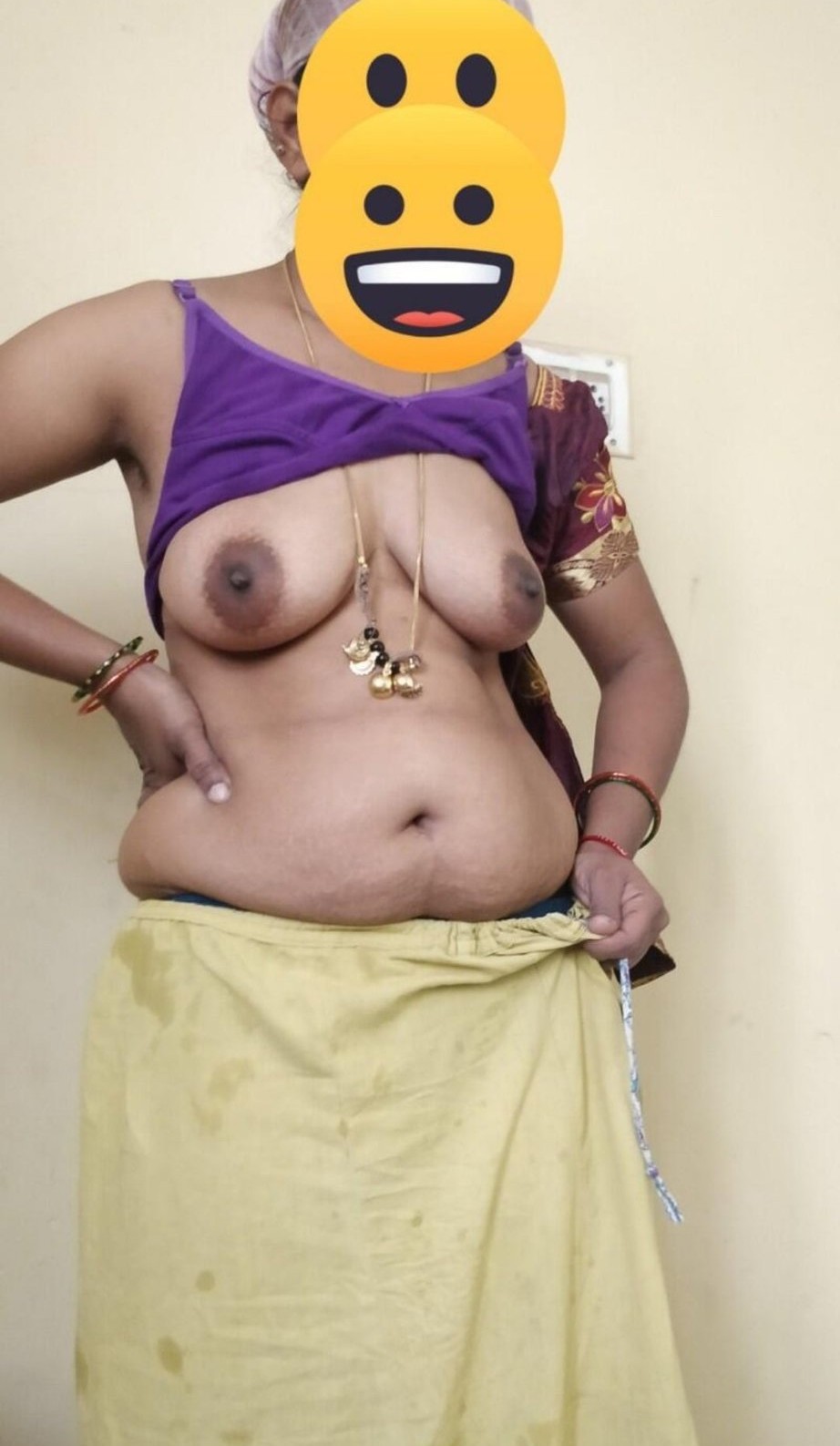 aunty veriyan در X: «Followers Amma😍😍thaali oda molaya pakapa.. Semmaya  thookudhu💦💦💦 t.cofI1I6w6Uhe»  X