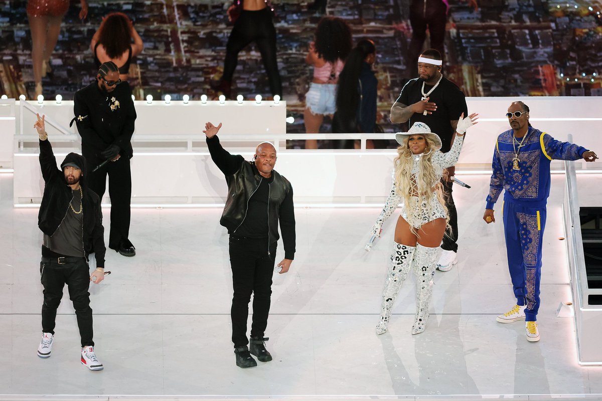 Dr Dre brought out Hip Hop Royalty at the  Super Bowl #PepsiHalftime
#SuperBowl