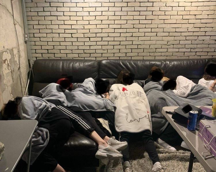 yyujinationn's tweet photo. some of izone's pm pictures that feels like home. https://t.co/U5eendl8r5