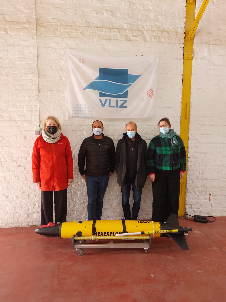 CompendiumVliz's tweet photo. Bezoek van het Waterbouwkundig Laboratorium aan het Marine Robotics Centre van #VLIZ @jmeesvliz #MarienStationOostende #Onderzoek #Samenwerking #MRCVLIZ #WatLab #Noordzee #Hydrologie #Water #VlaamseOverheid https://t.co/jygG3i6pzH