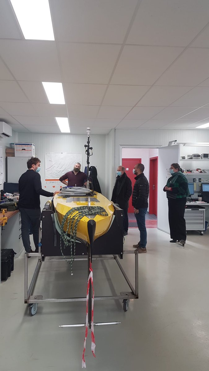 CompendiumVliz's tweet photo. Bezoek van het Waterbouwkundig Laboratorium aan het Marine Robotics Centre van #VLIZ @jmeesvliz #MarienStationOostende #Onderzoek #Samenwerking #MRCVLIZ #WatLab #Noordzee #Hydrologie #Water #VlaamseOverheid https://t.co/jygG3i6pzH