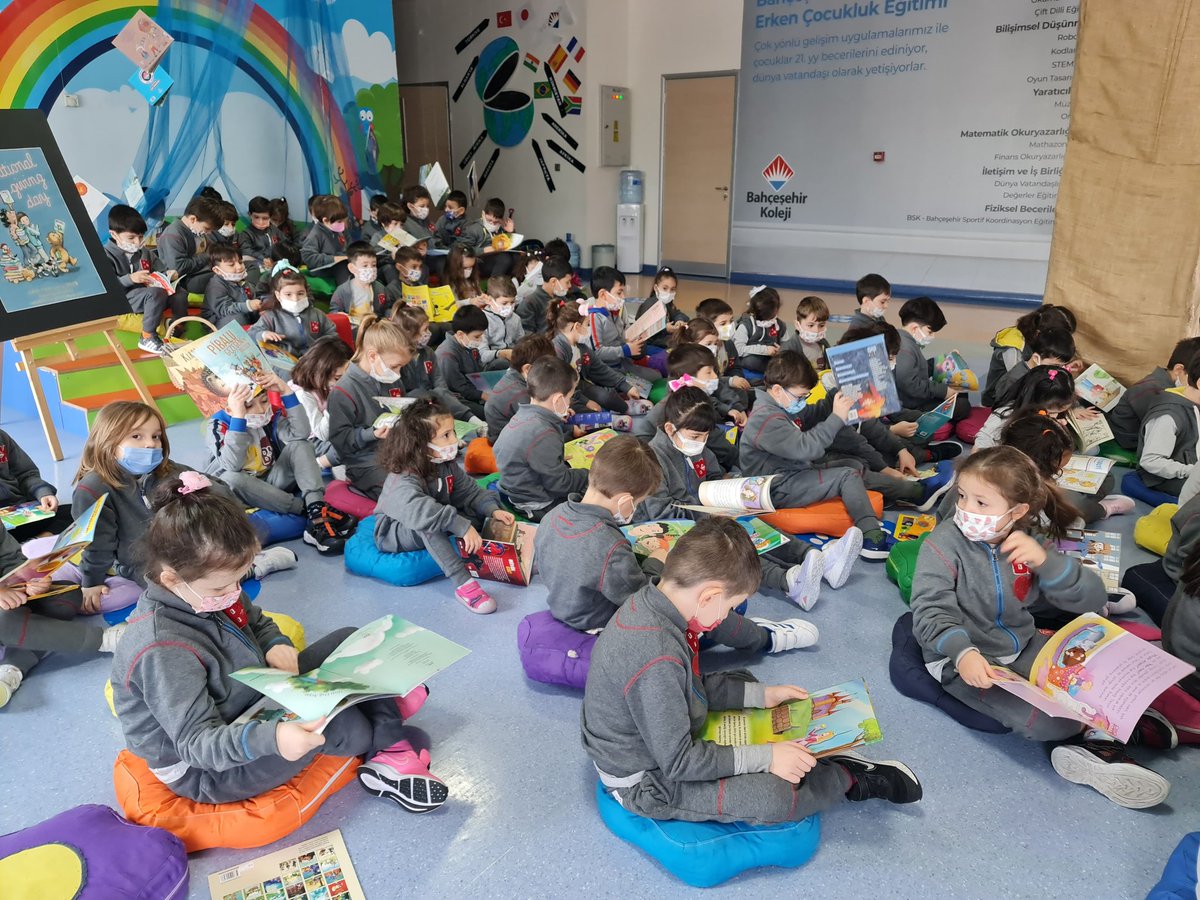 Çocuklarımızın sahip oldukları kitaplarını paylaşarak kitap paylaşma sevincini yaşamaları en önemli kazanımımızdır. 
 #heranımdabahçeşehir #kitapdeğişimgünü #BookGivingDay
<a href="/tugbaozdinc/">Tuğba Özdinç Kater</a> <a href="/TasAfyon/">Abdullah Tas</a> <a href="/bahcesehirafyon/">BK Afyon Kampüsü</a> <a href="/bookgivingday/">International Book Giving Day</a>