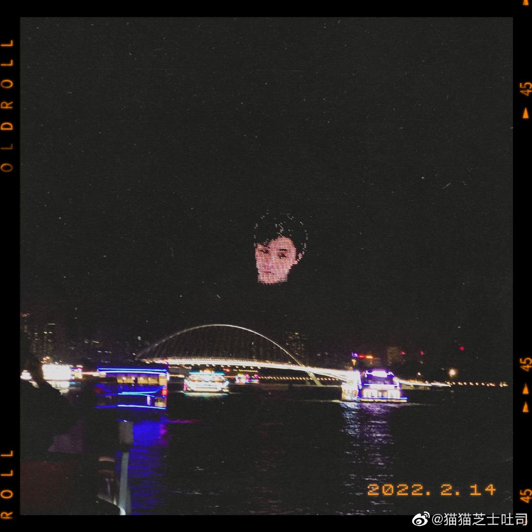 killua11111's tweet photo. A drone show in China witu one part tributes to #YuzuruHanyu 
source：https://t.co/Q6UN14B8Gq https://t.co/5gHEPLbBf4