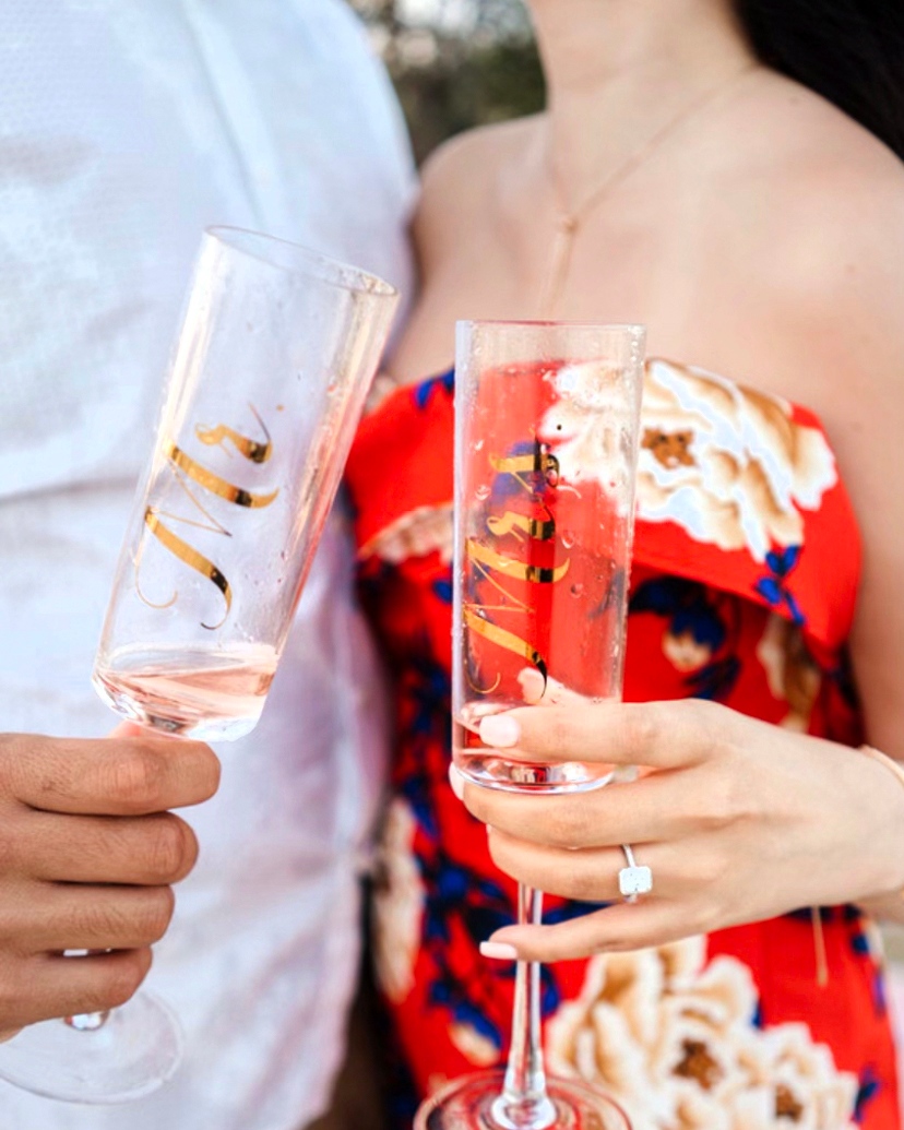 BuchwaldJeweler's tweet image. Cheers to LOVE. Happy Valentine's Day! 
#MiamiEngagment #MiamiProposal #Engageed #BeMyValentine #MiamiJewelery #BuchwaldJewlers #MiamiEngagementRing #MrandMrs