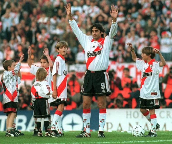 90sfootball's tweet photo. Enzo Francescoli. What a player! https://t.co/p2XnynNndq